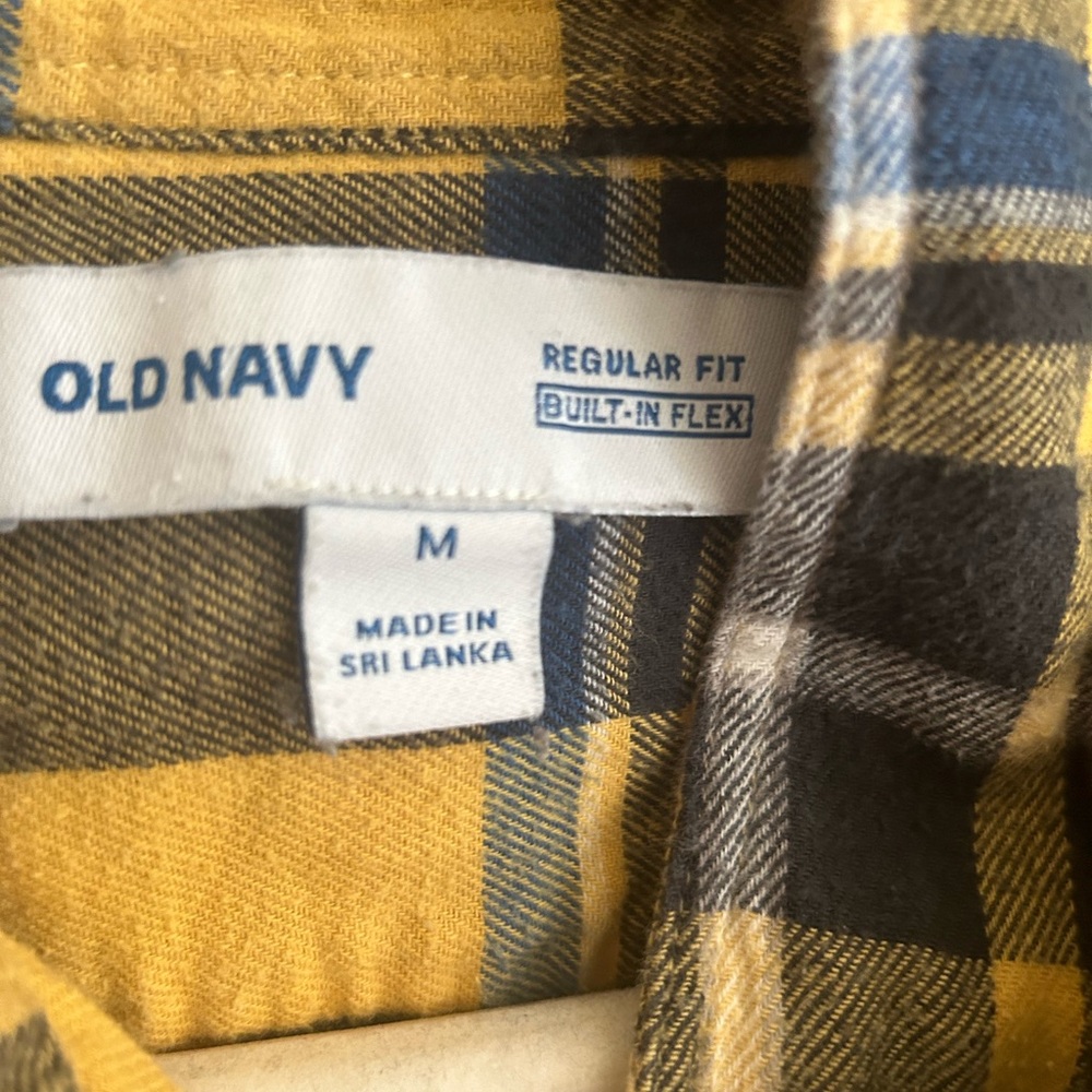 Men’s Old Navy button down blue and gold plaid flannel shirt size medium - Picture 2 of 2